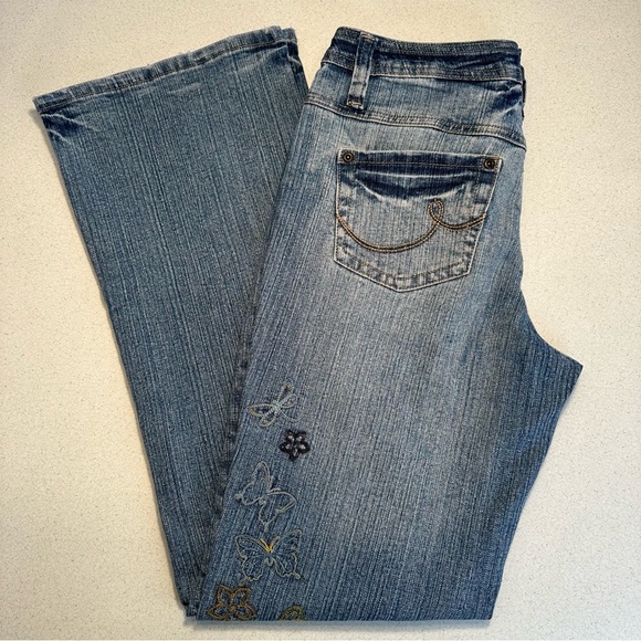 LA Blues Bootcut Jeans Butterfly Embroidered Rhinestones Light Blue Wash Size 6 - Picture 2 of 14
